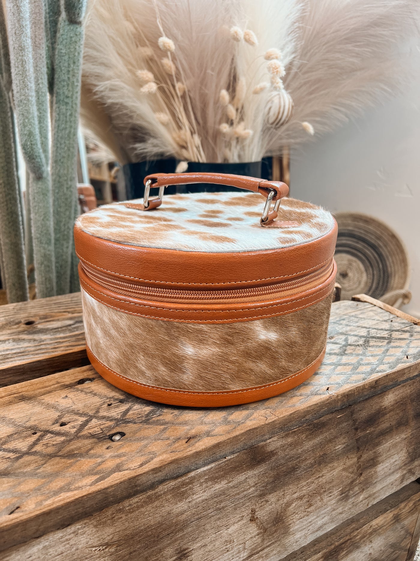 The Round Up Cowhide Travel Case - 4